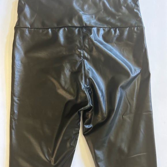 Spanx leggings in black. - Picture 3 of 4